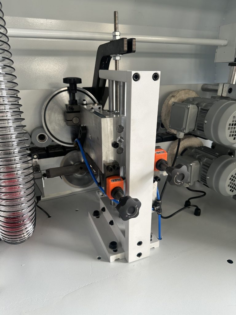 RG550SY internal trimming station